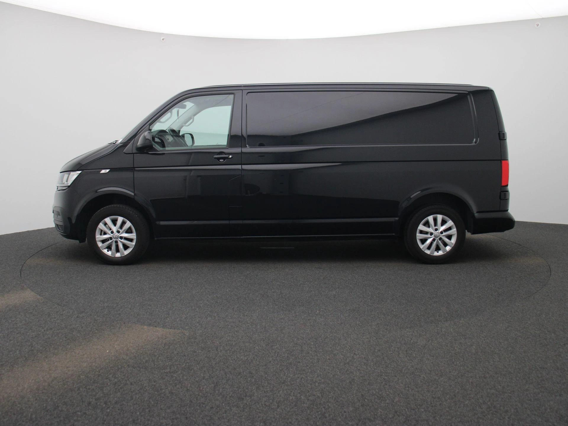 Volkswagen-Transporter-image-3
