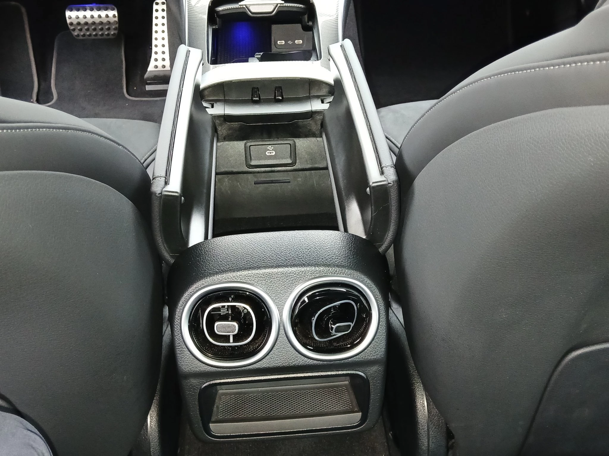 Mercedes-Benz C-Klasse 300 d T AMG Line AUT | AHK | LED | NAV