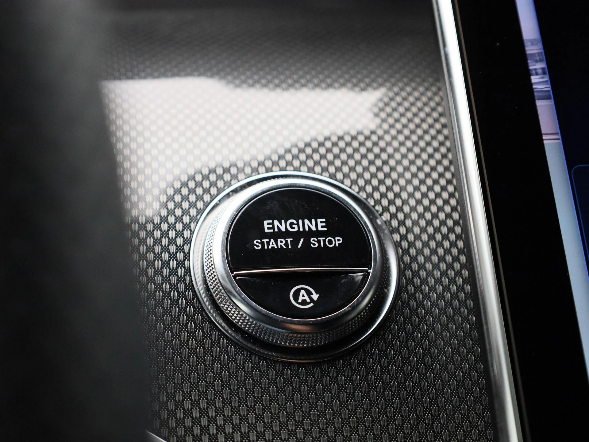 Mercedes-Benz-GLC-image-25