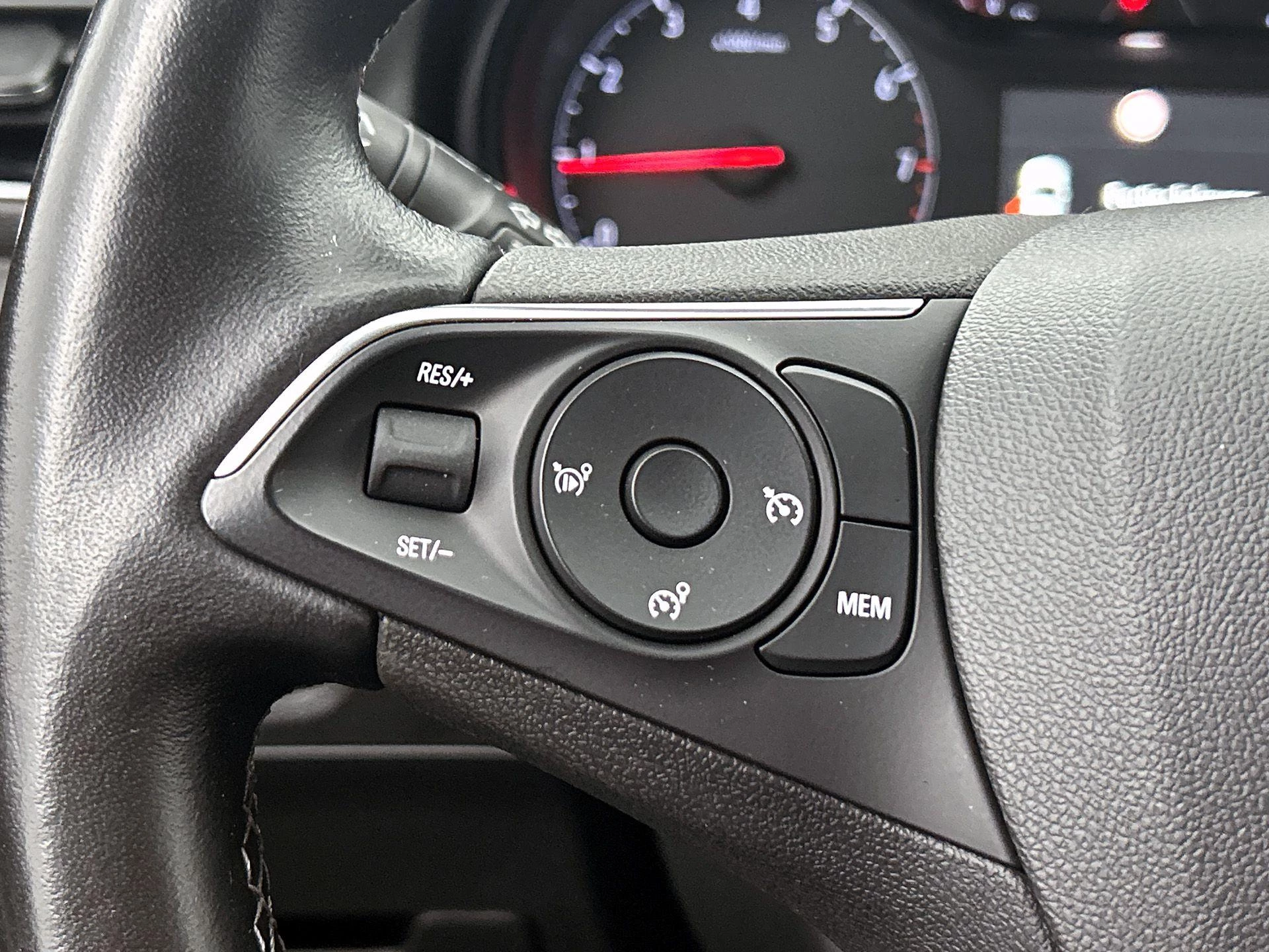 Opel-Grandland X-image-5