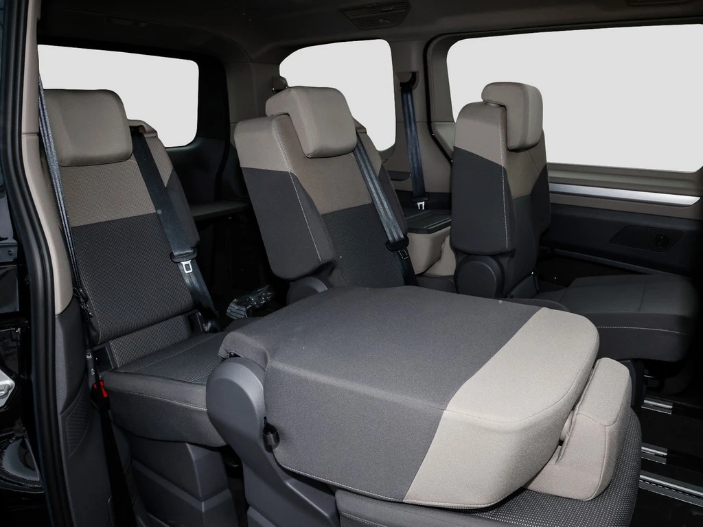Volkswagen-Multivan-image-14