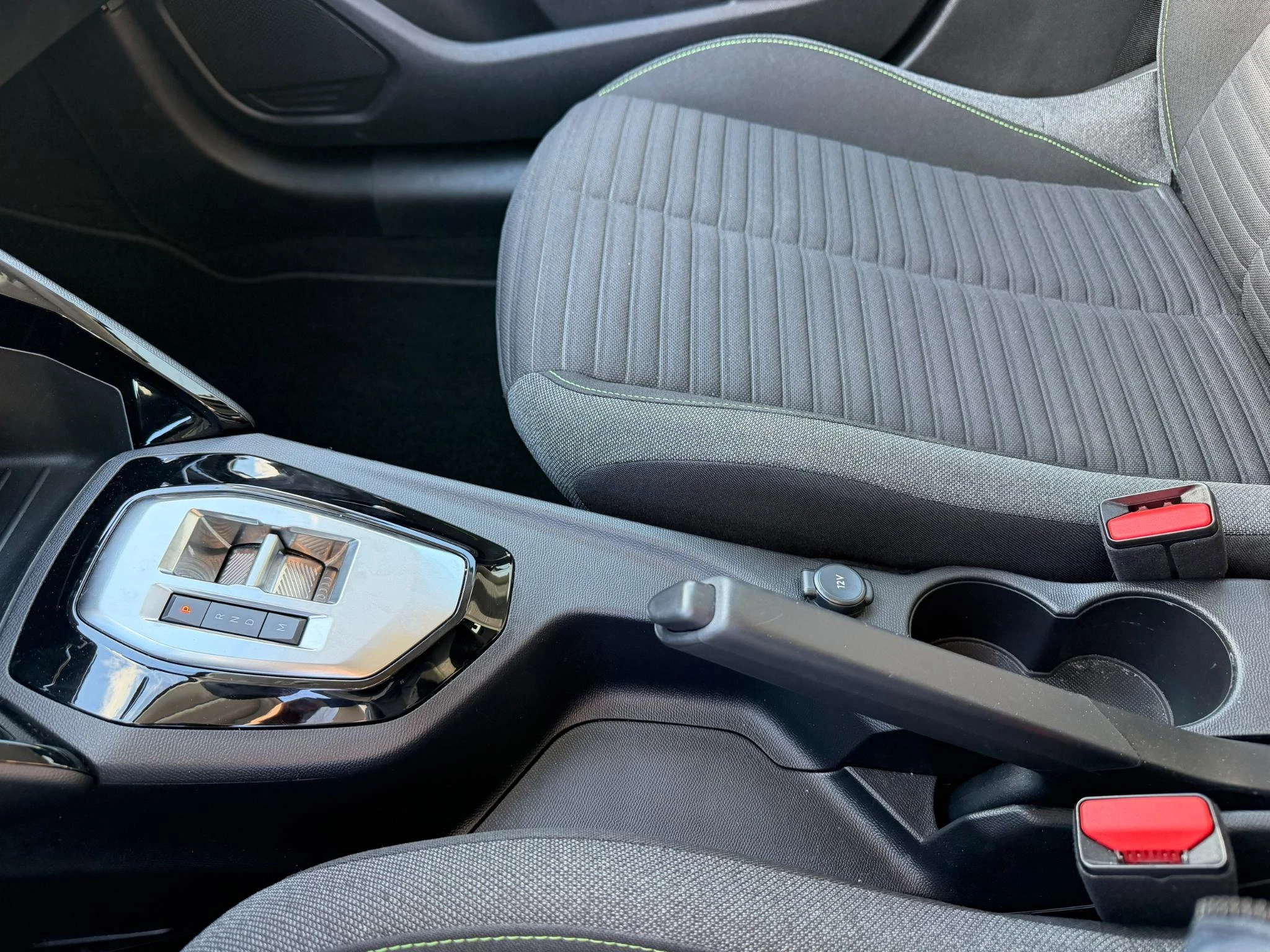 Peugeot-208-image-12