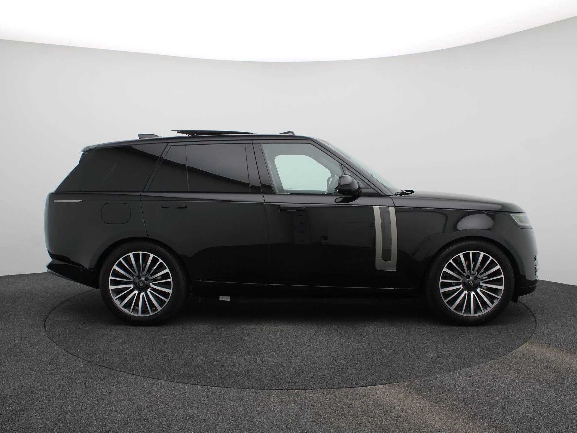 Land Rover-Range Rover-image-5