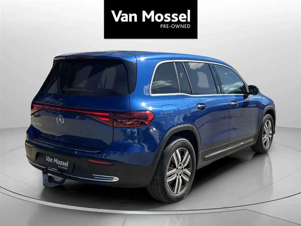 Mercedes-Benz-EQB-image-4