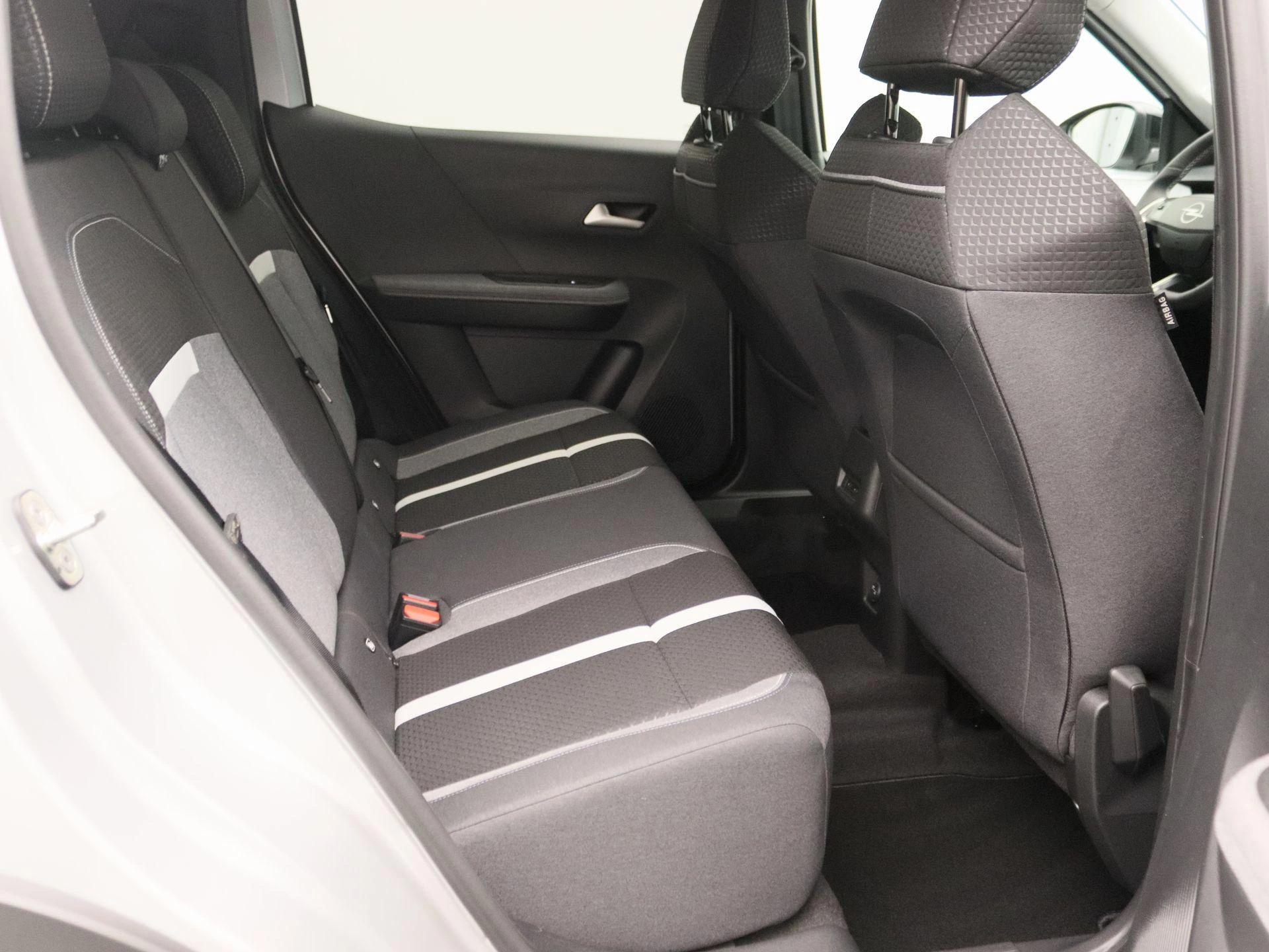 Opel-Frontera-image-24