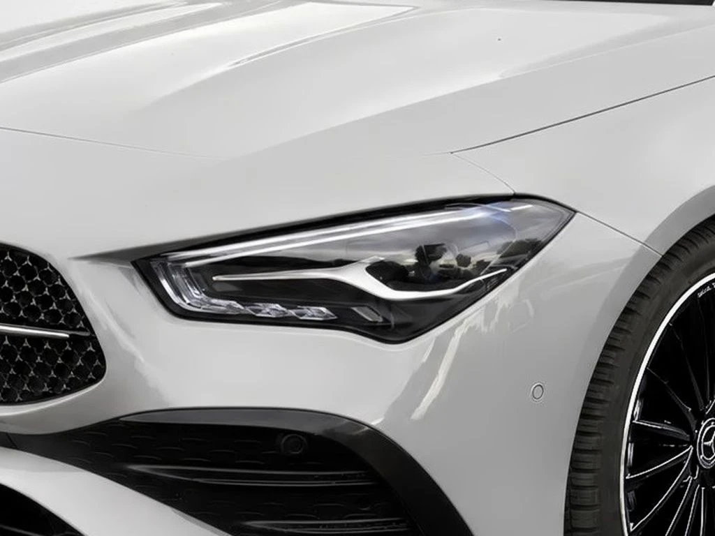 Mercedes-Benz-CLA 200-image-4