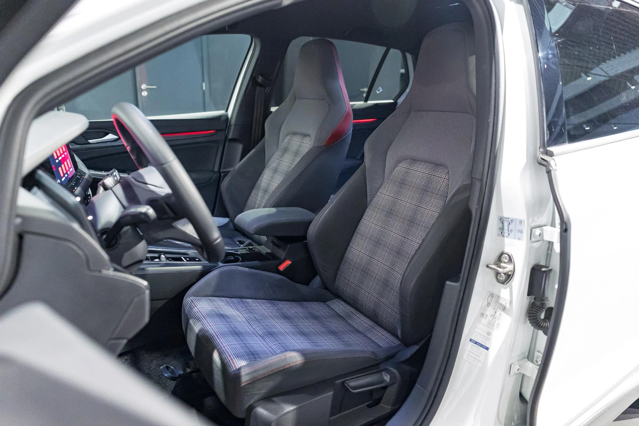Volkswagen-Golf-image-9