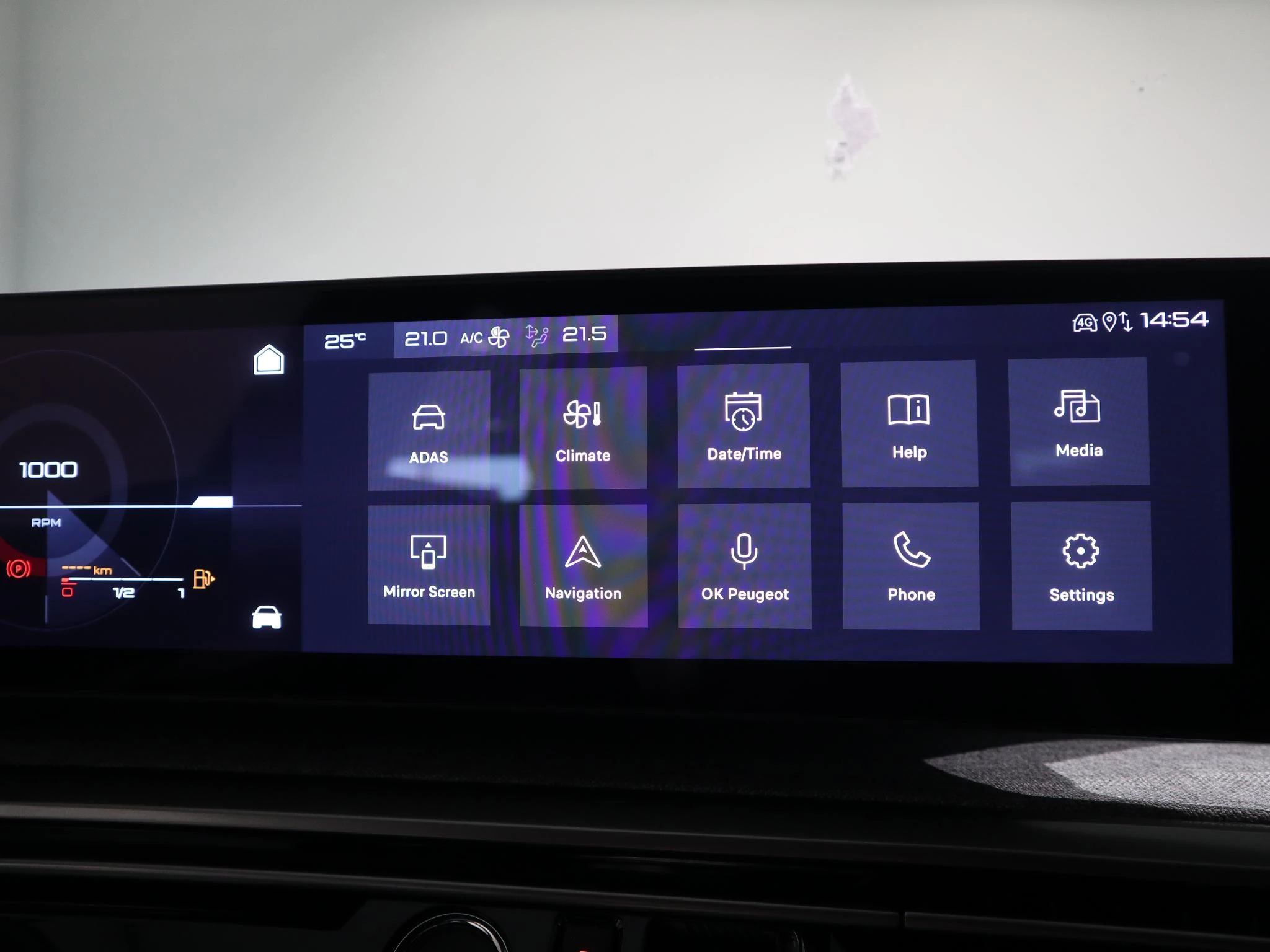 Peugeot-e-5008-image-23