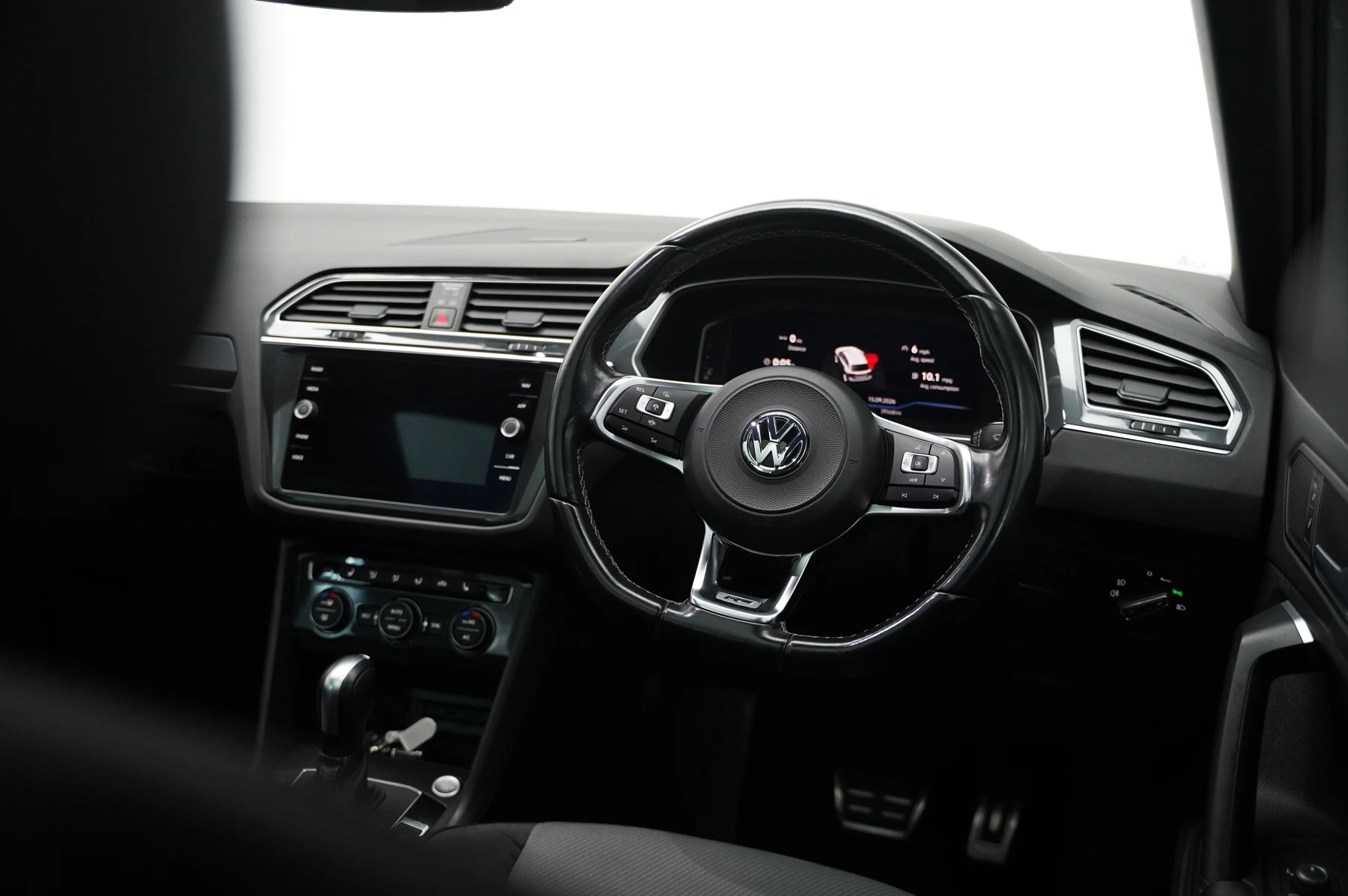 Volkswagen-Tiguan-image-7