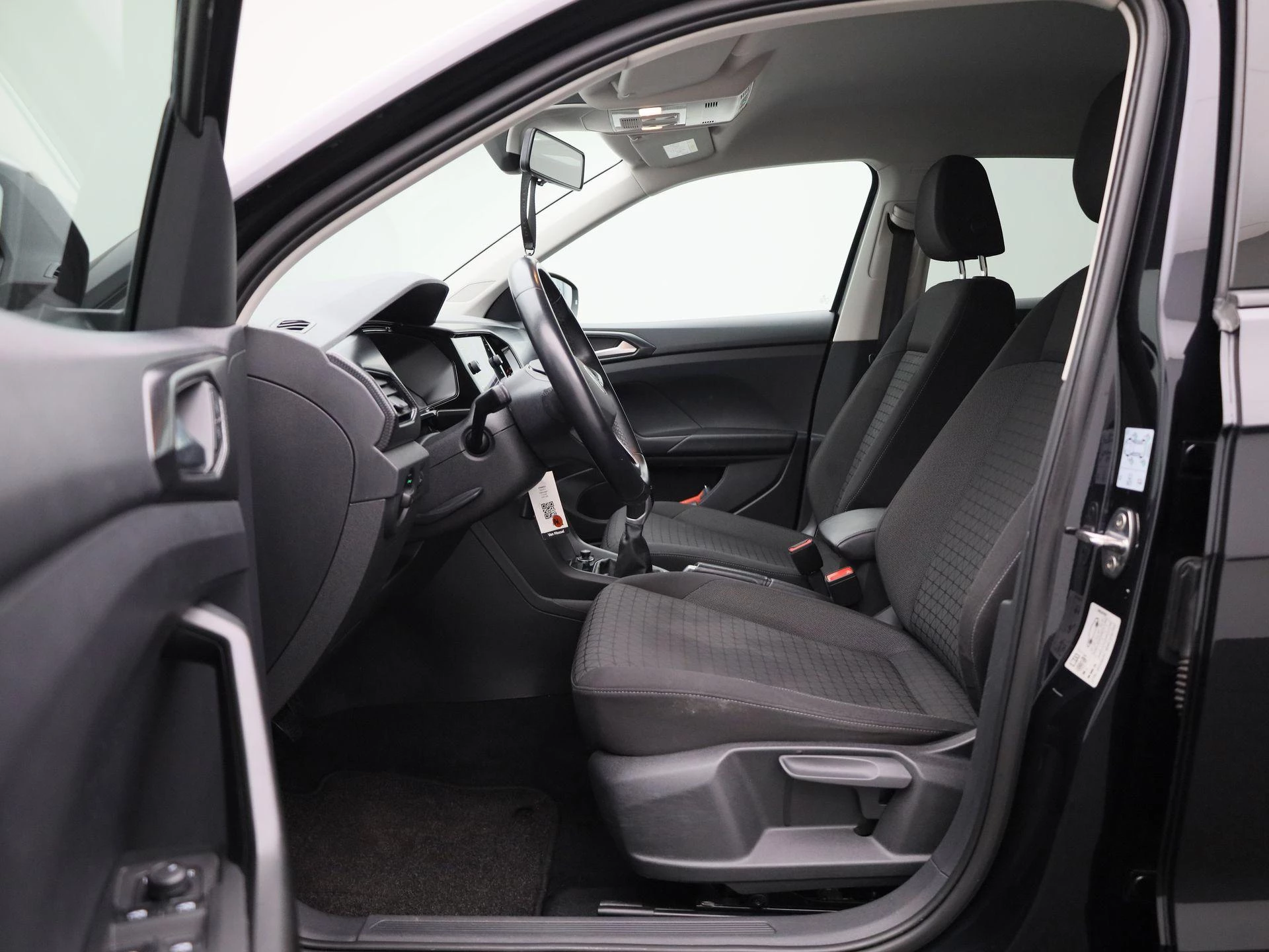 Volkswagen-T-Cross-image-10