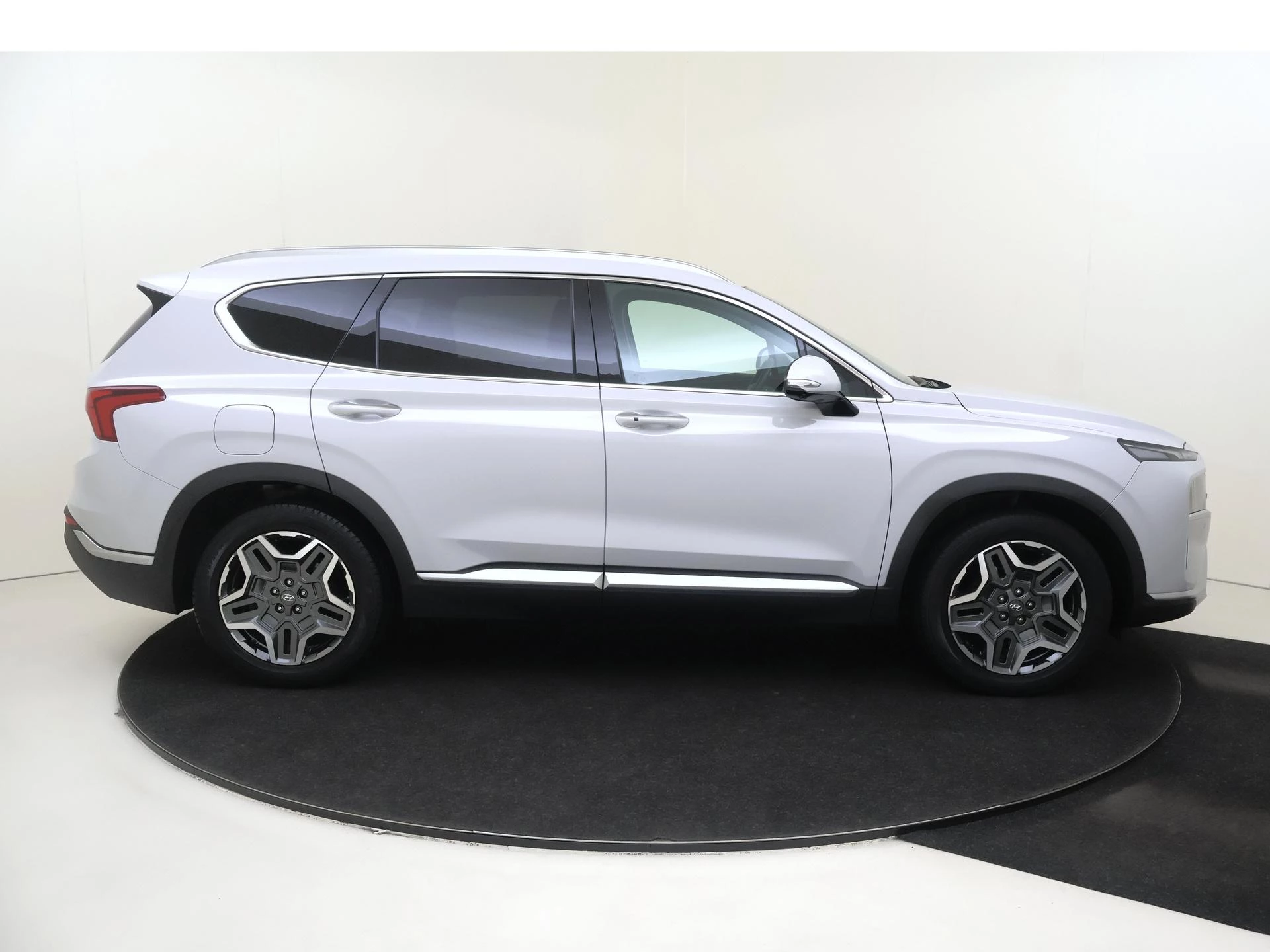 Hyundai-Santa Fe-image-8