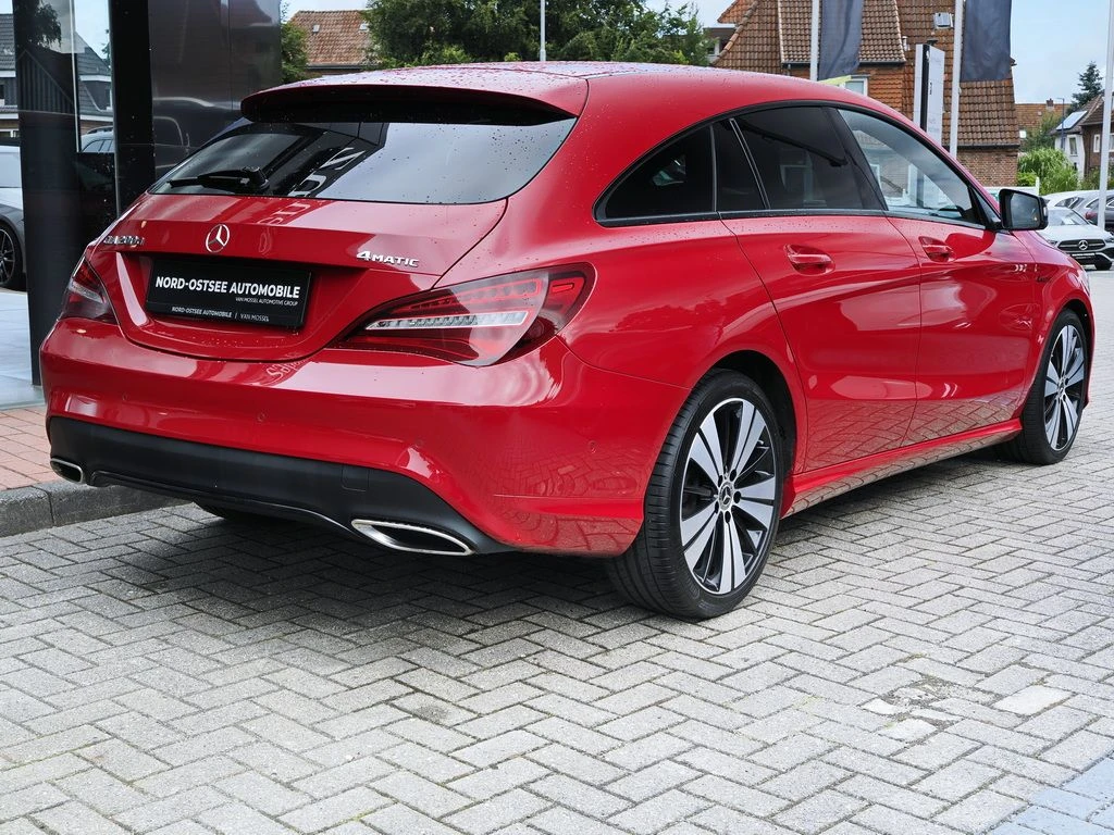 Mercedes-Benz-CLA 200 d-image-4