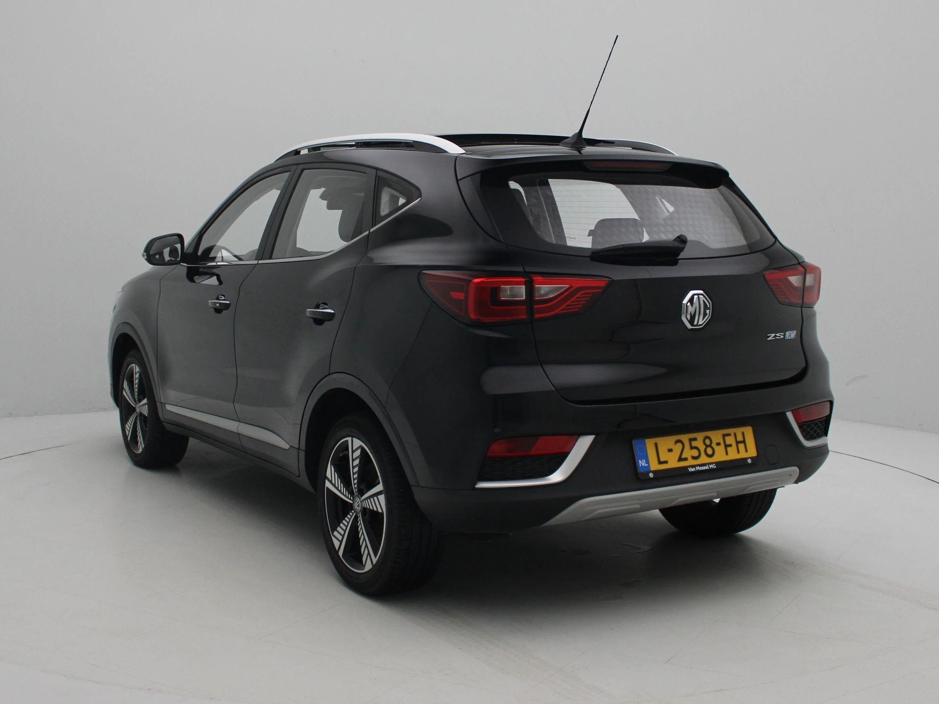 MG-ZS EV-image-2