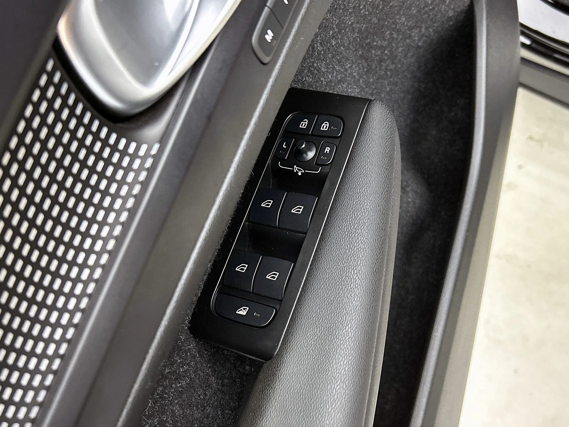 Volvo XC40 Recharge P8 AWD R-Design