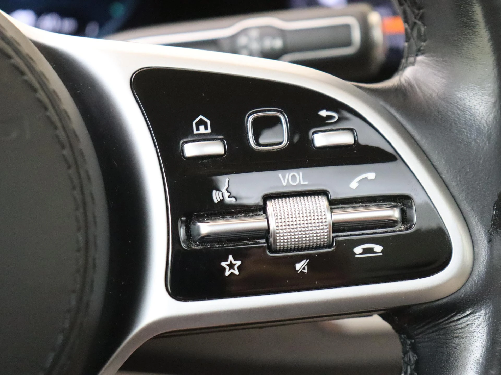 Mercedes-Benz-GLE-image-12