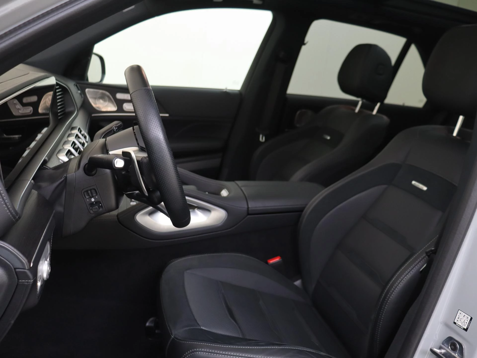 Mercedes-Benz-GLE-image-18