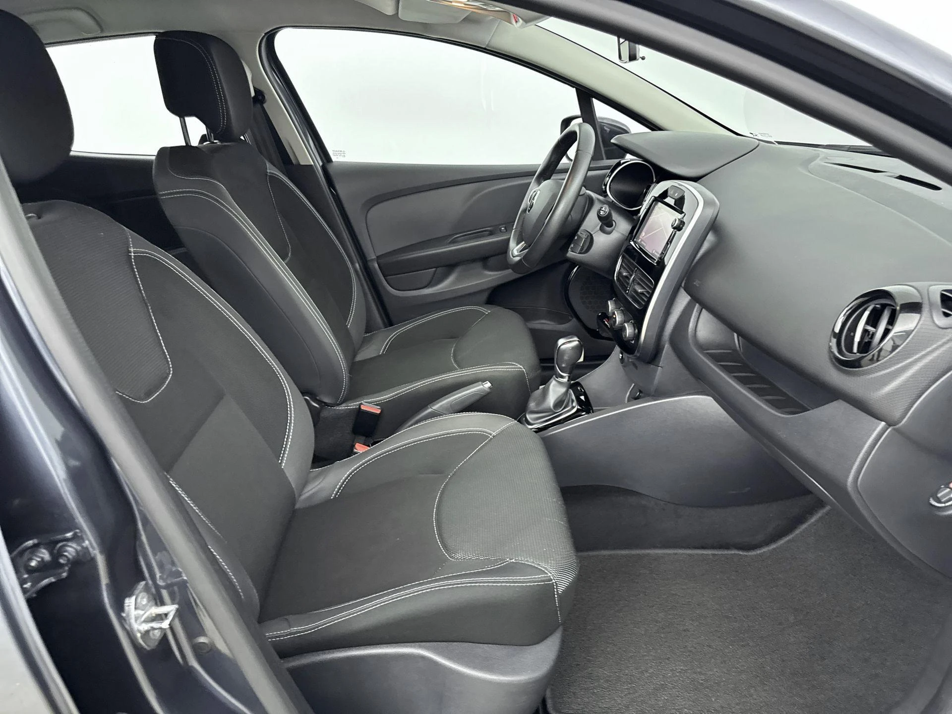 Renault-Clio-image-23