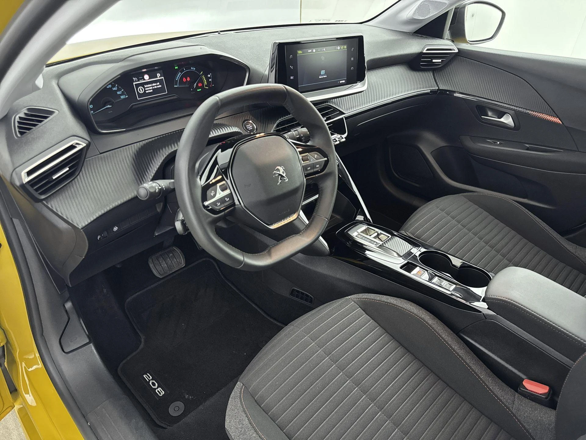 Peugeot-e-208-image-10