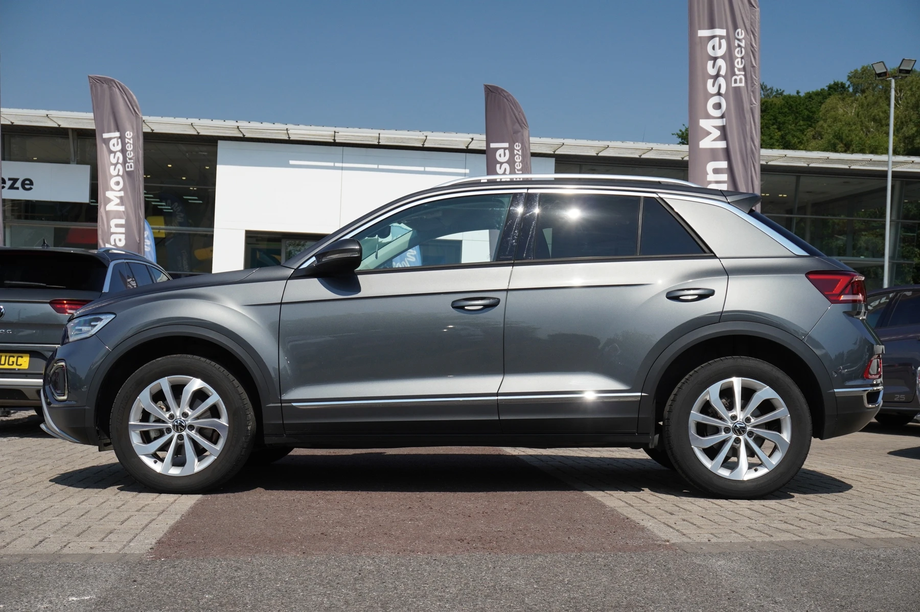 Volkswagen-T-Roc-image-16