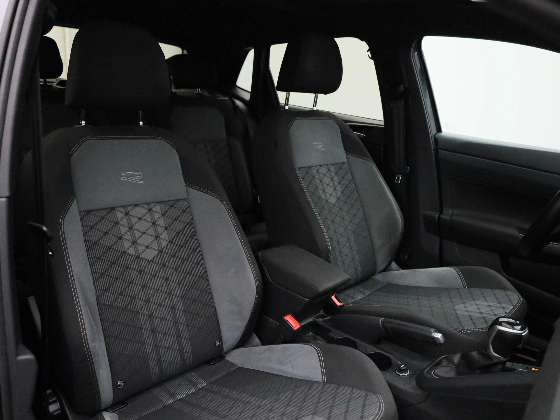 Volkswagen-Polo-image-34