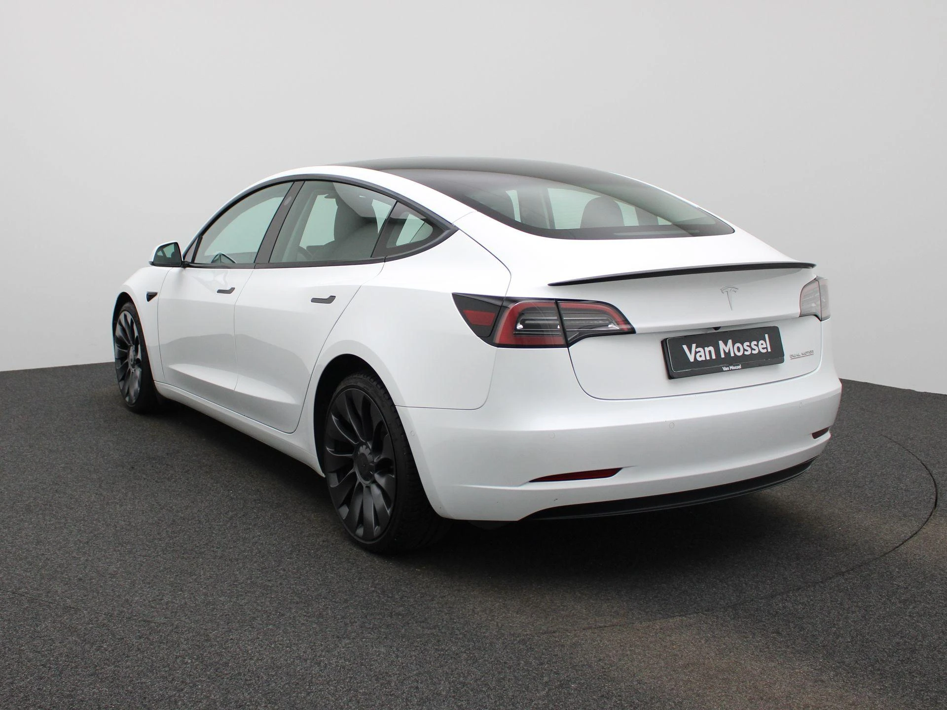 Tesla-Model 3-image-1