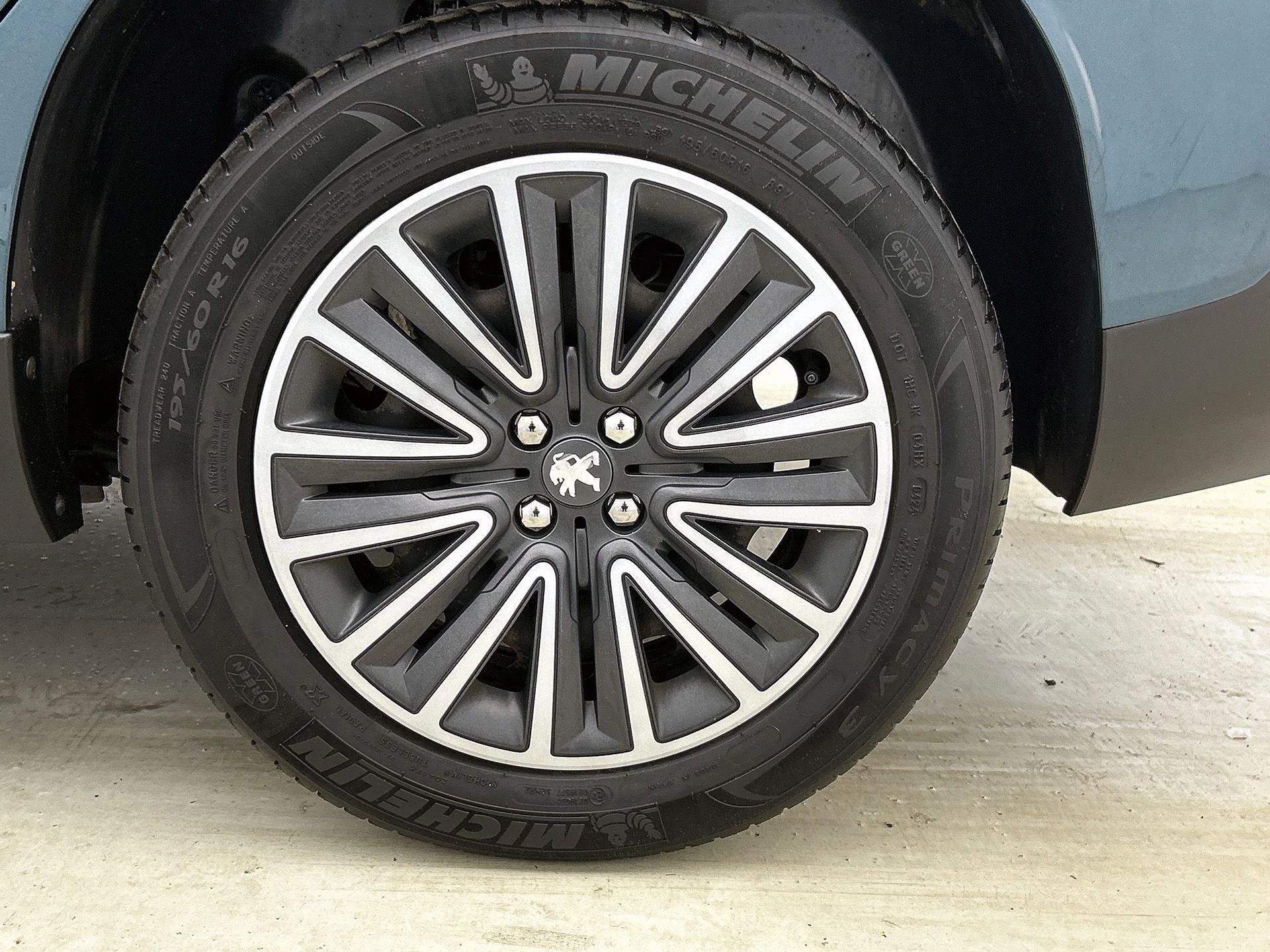 Peugeot 2008 1.2 PureTech Blue Lion