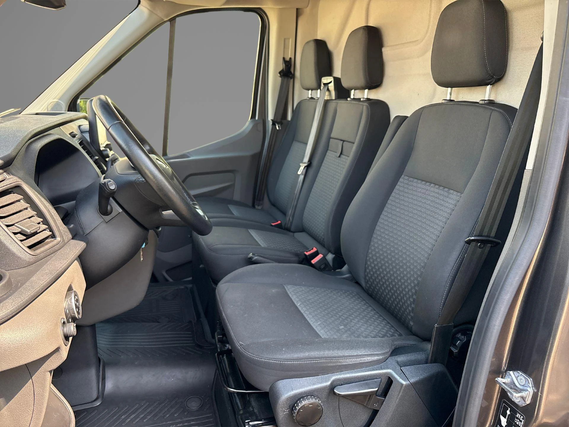 Ford-Transit-image-27