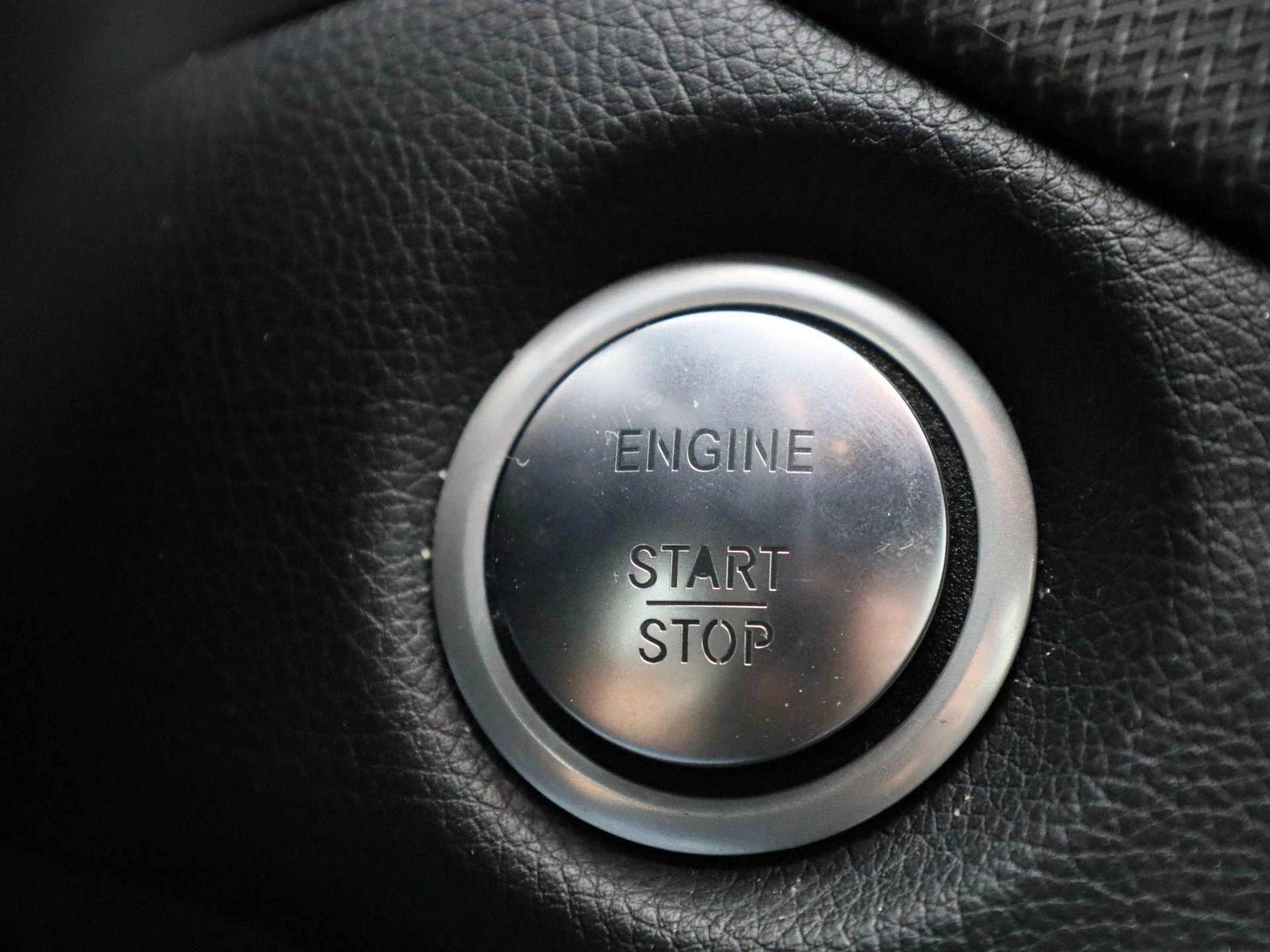 Mercedes-Benz-GLA-image-21