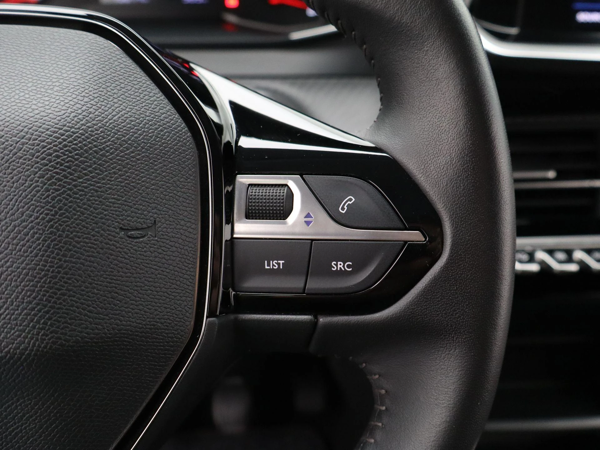 Peugeot-208-image-18