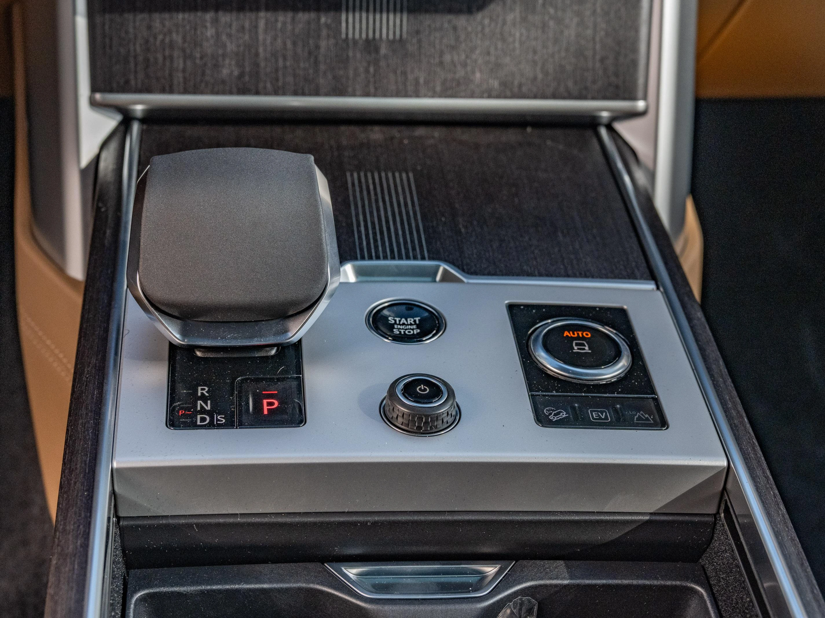 Land Rover-Range Rover-image-26