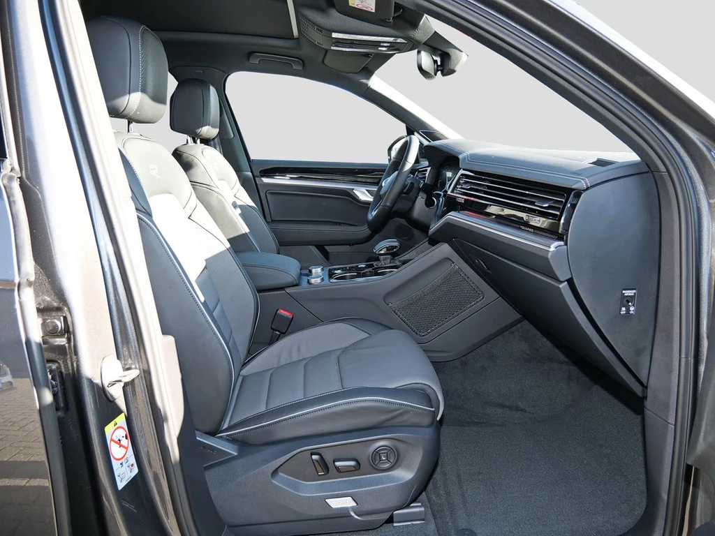 Volkswagen-Touareg-image-6