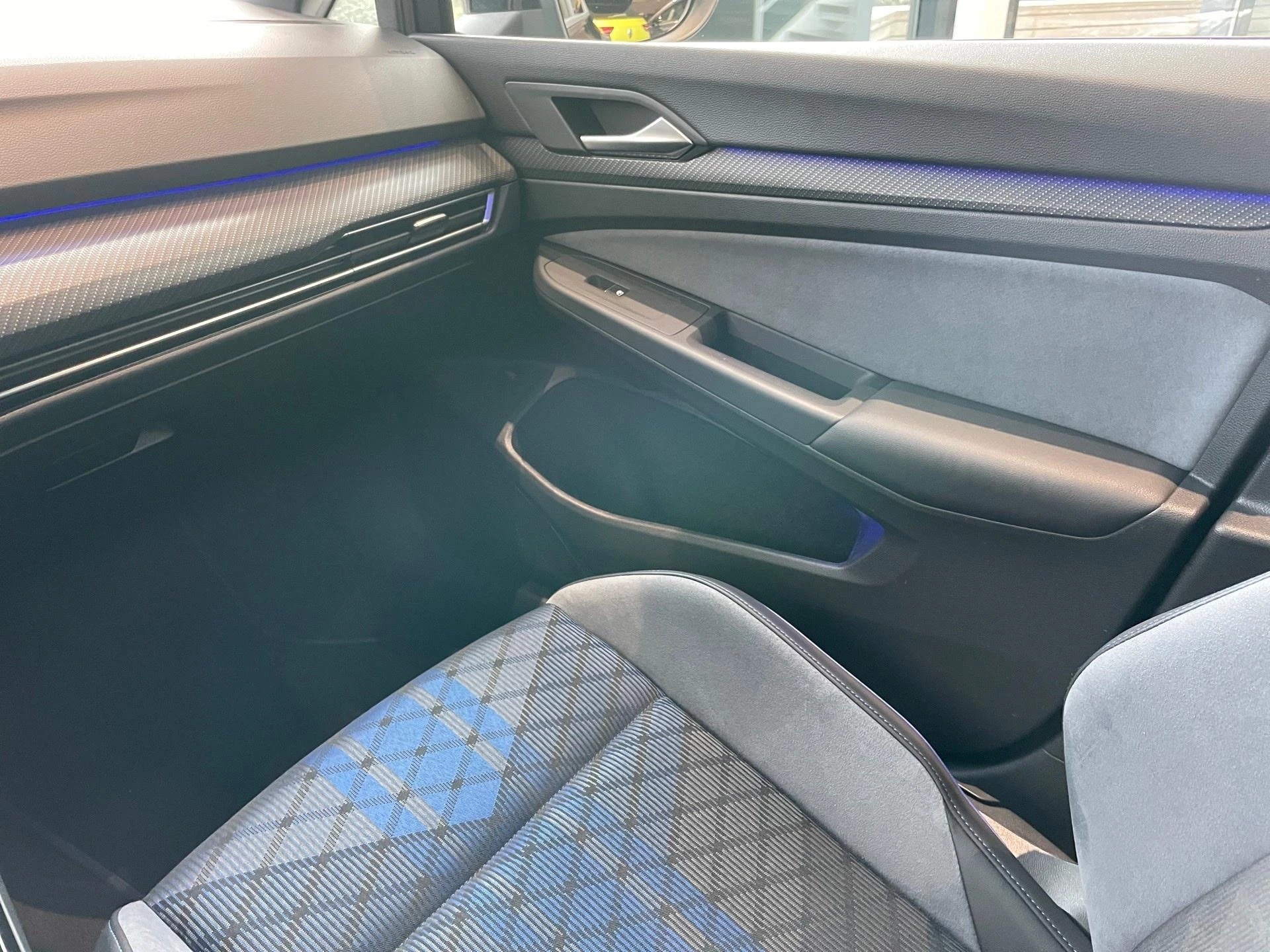 Volkswagen-Golf-image-8