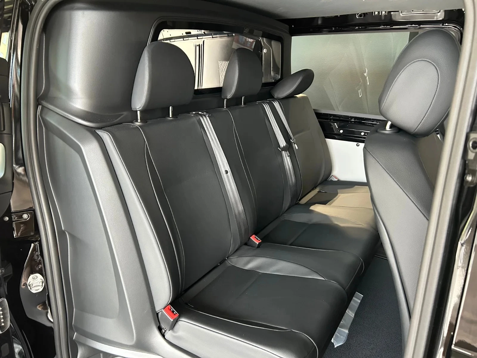 Mercedes-Benz-Vito-image-7