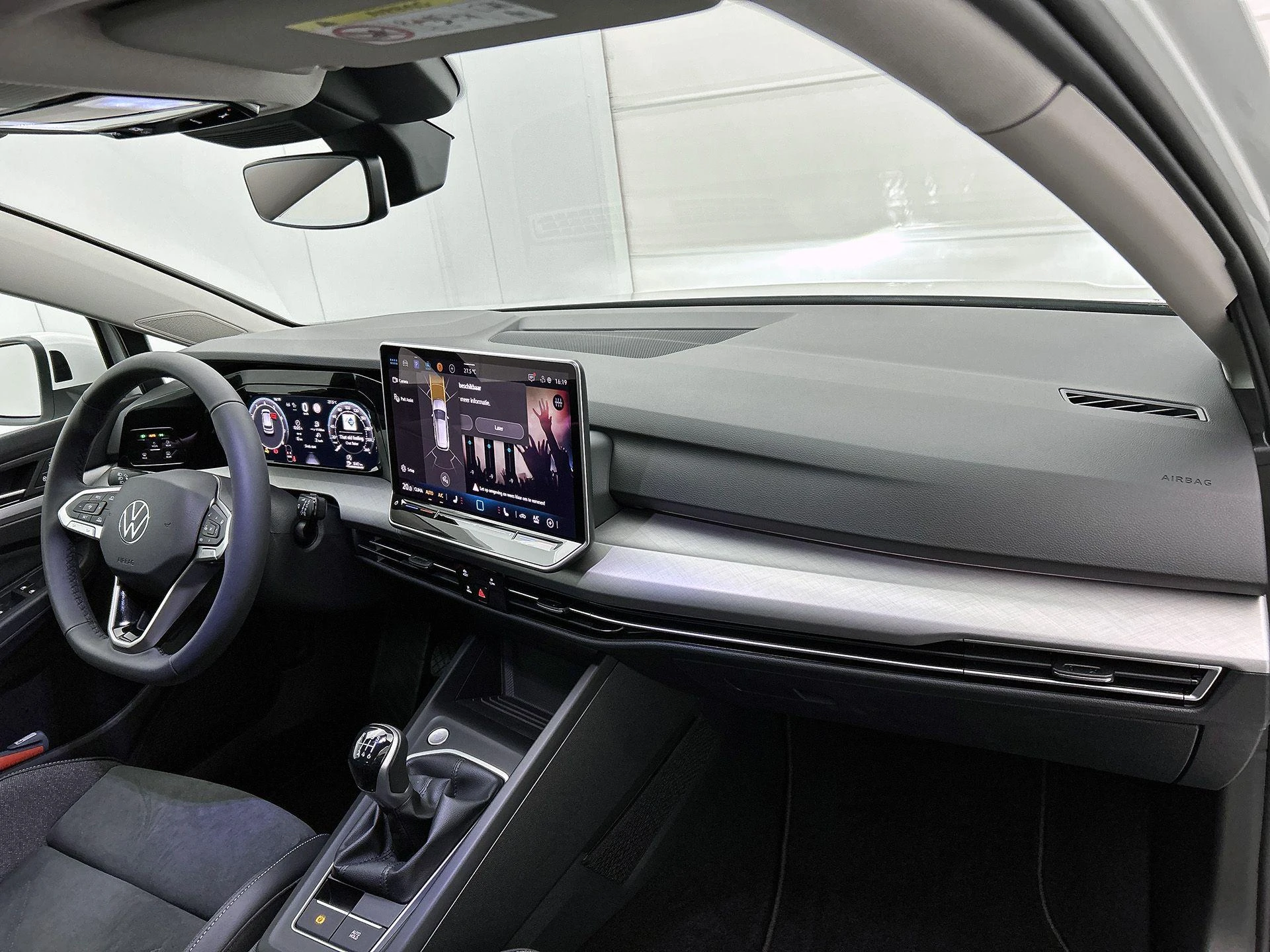 Volkswagen-Golf-image-17