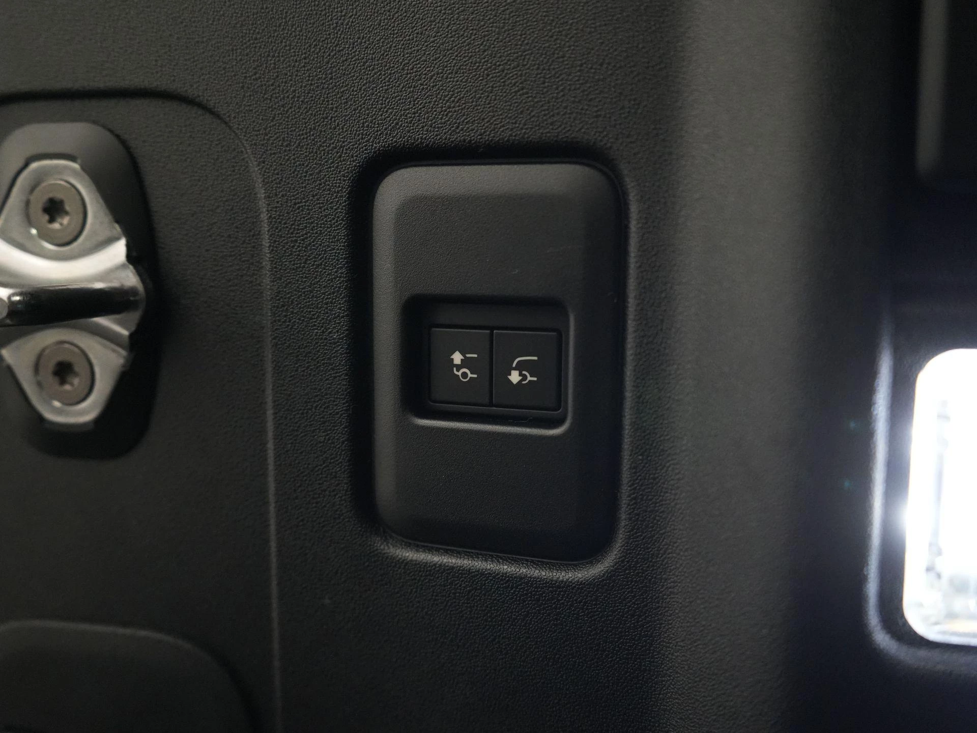 Land Rover-Defender-image-44