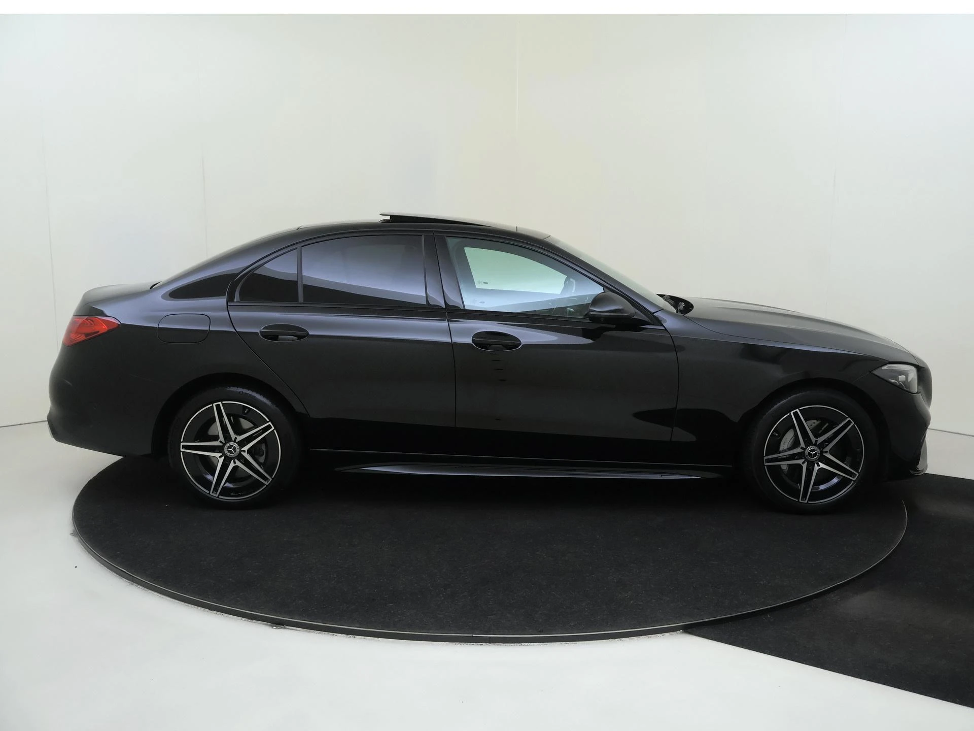 Mercedes-Benz-C-Klasse-image-8