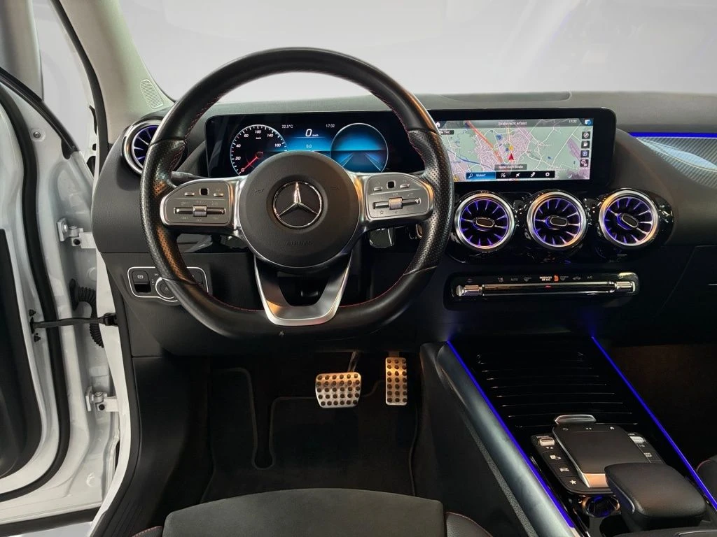Mercedes-Benz-GLA 220 d-image-10