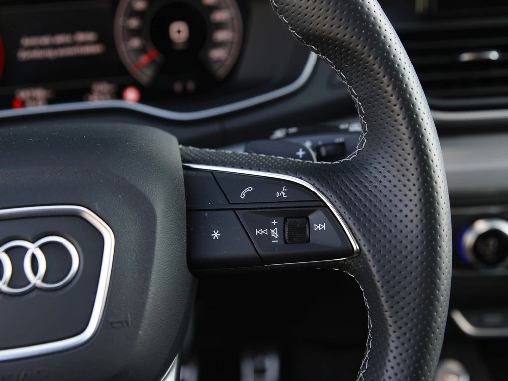 Audi Q5 40 TDI S line Panorama Matrix AHK Kamera ACC