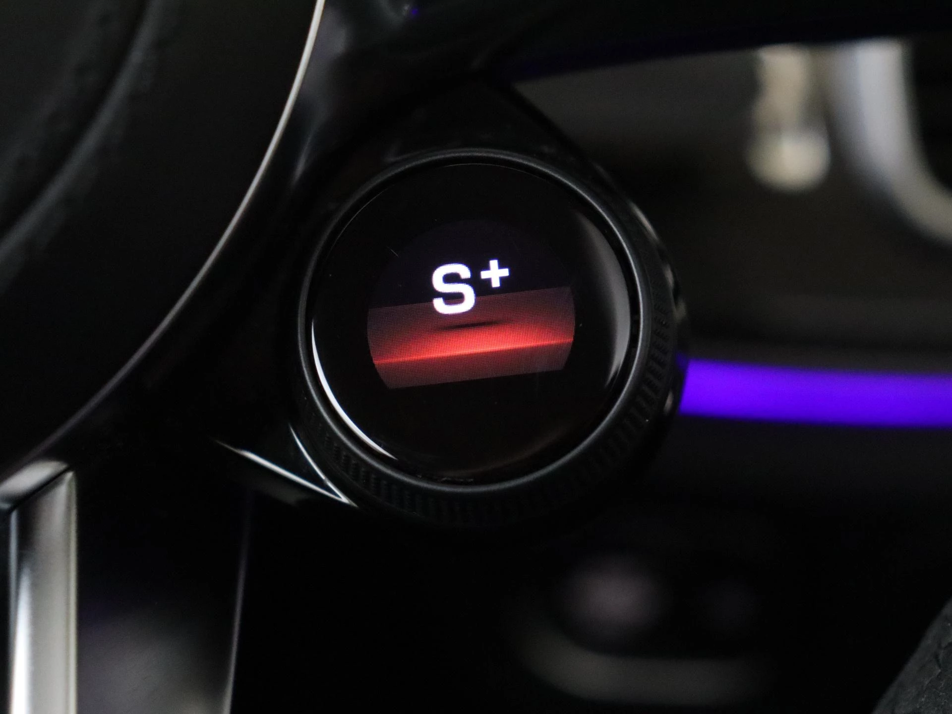 Mercedes-Benz-GLE-image-23
