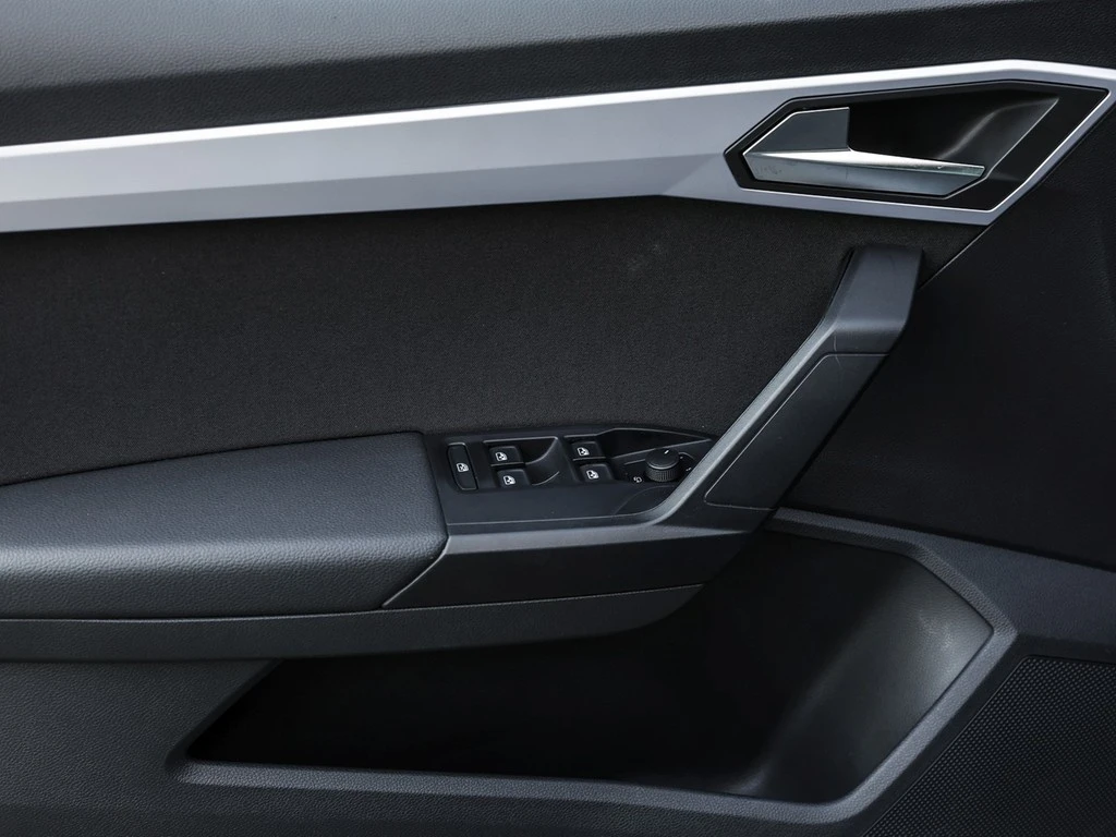 SEAT-Arona-image-15