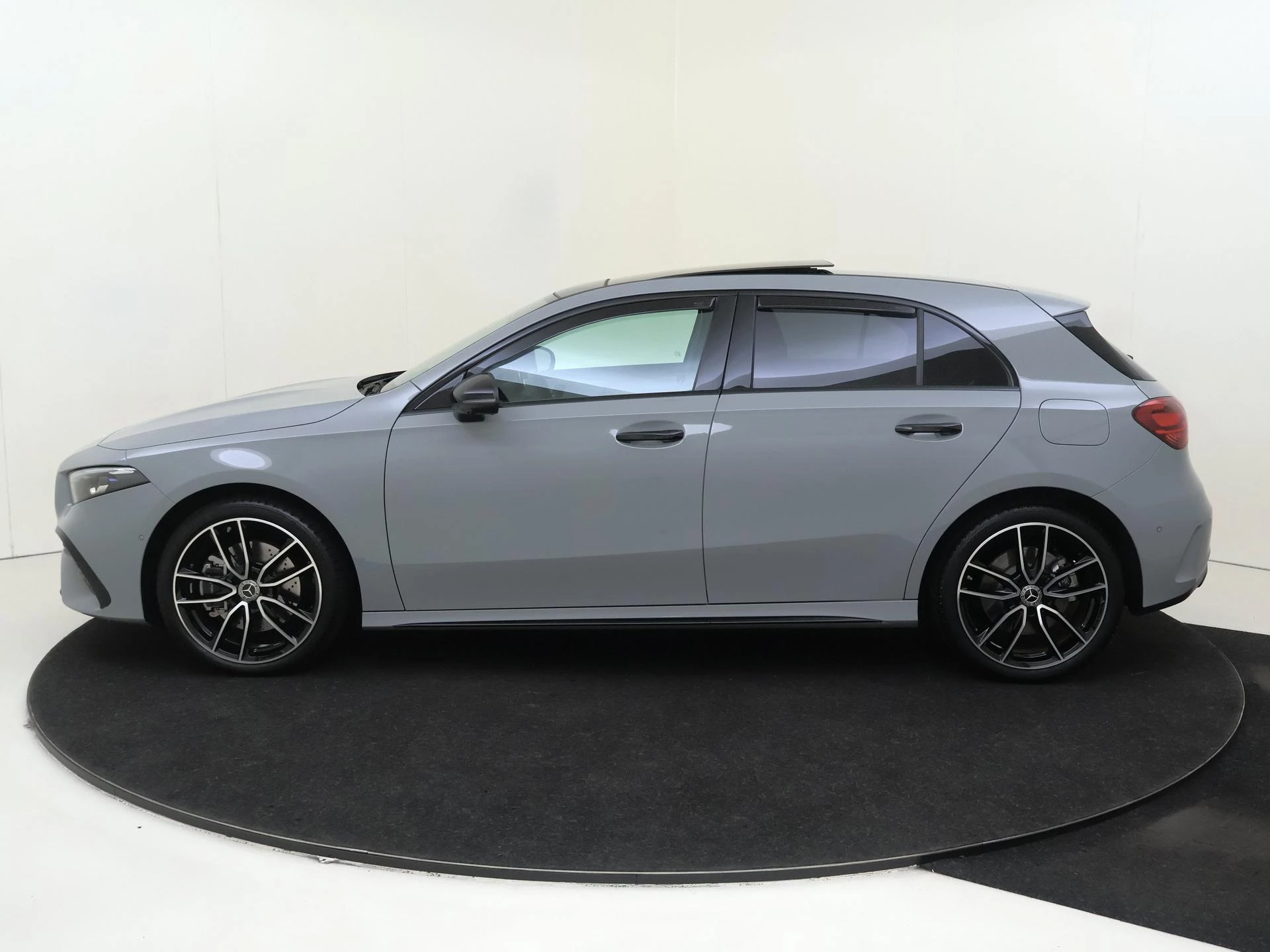 Mercedes-Benz-A-Klasse-image-7