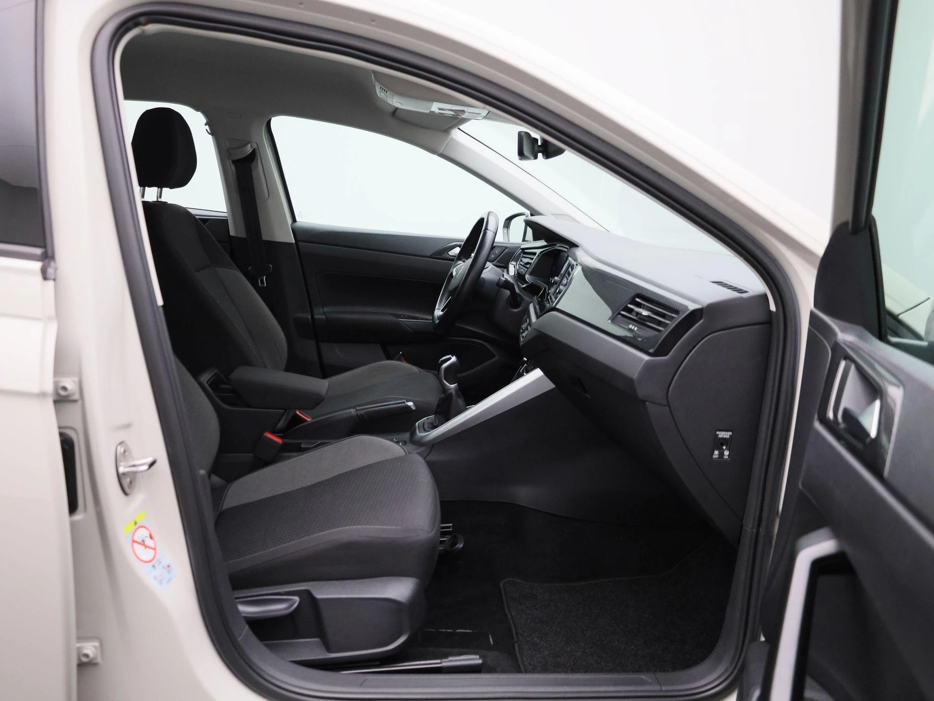 Volkswagen-Polo-image-30