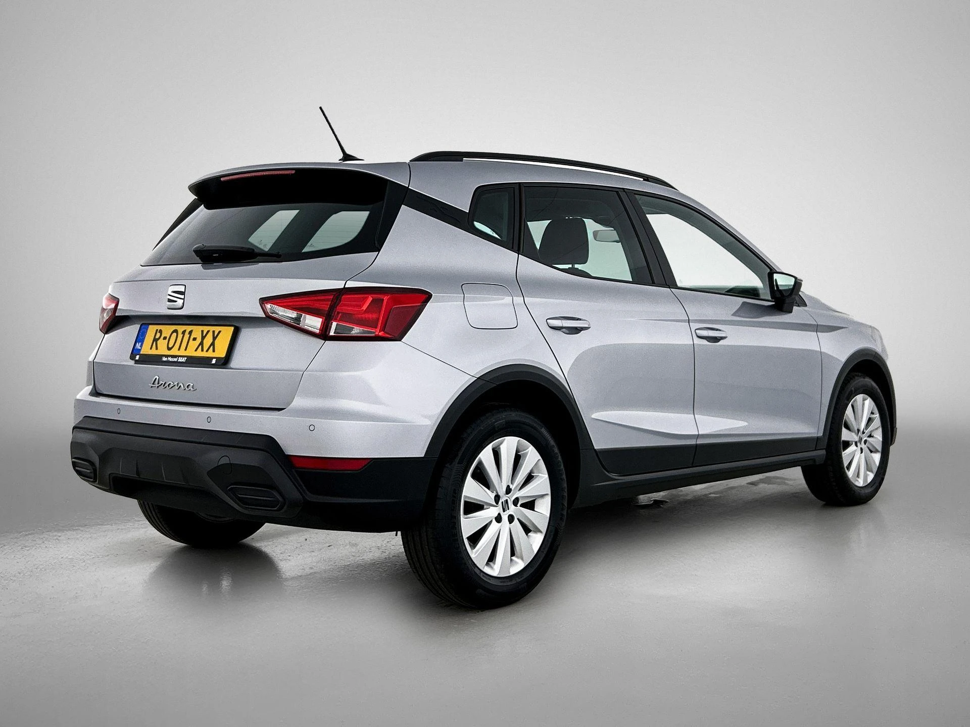SEAT-Arona-image-3