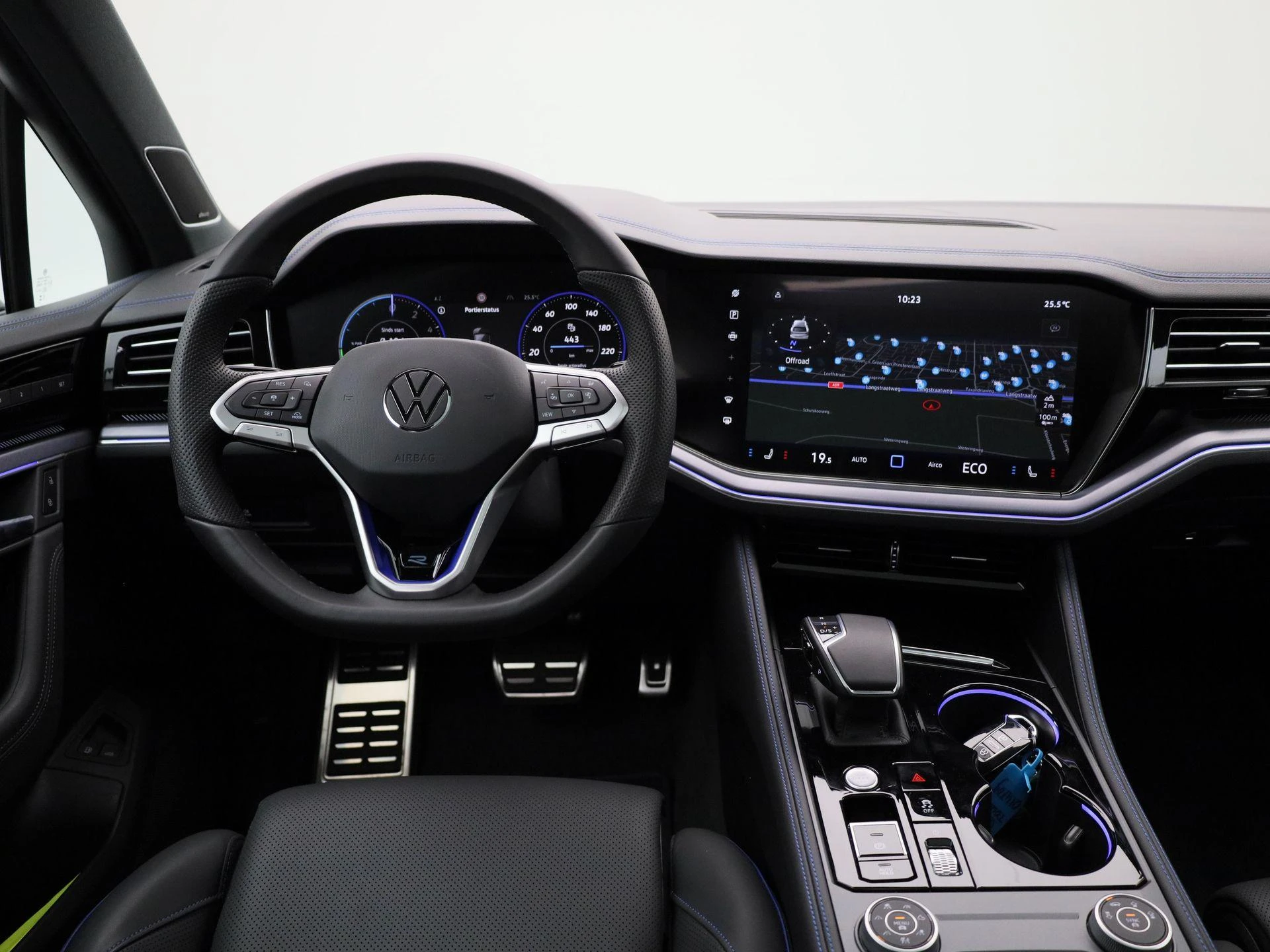 Volkswagen-Touareg-image-6