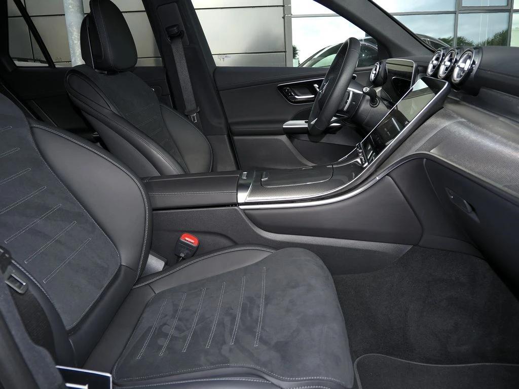 Mercedes-Benz-GLC 300 d-image-11