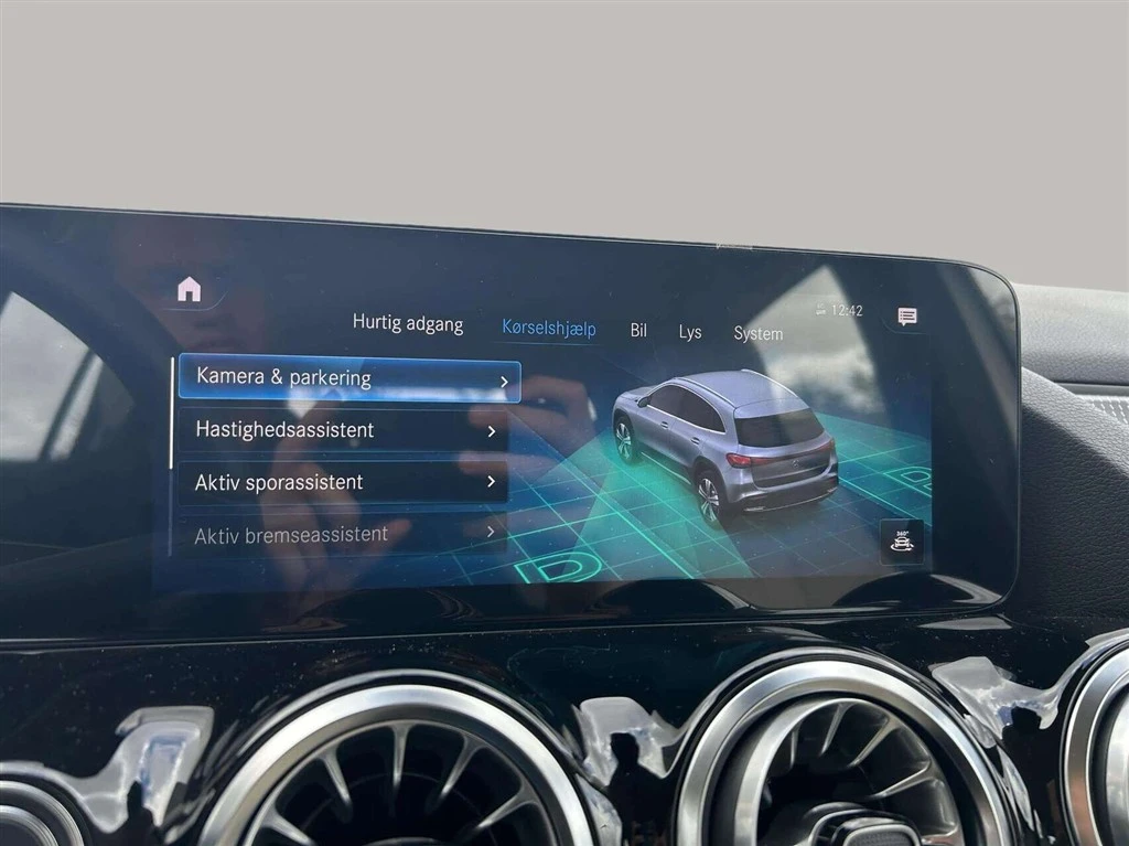 Mercedes-Benz-EQA-image-17