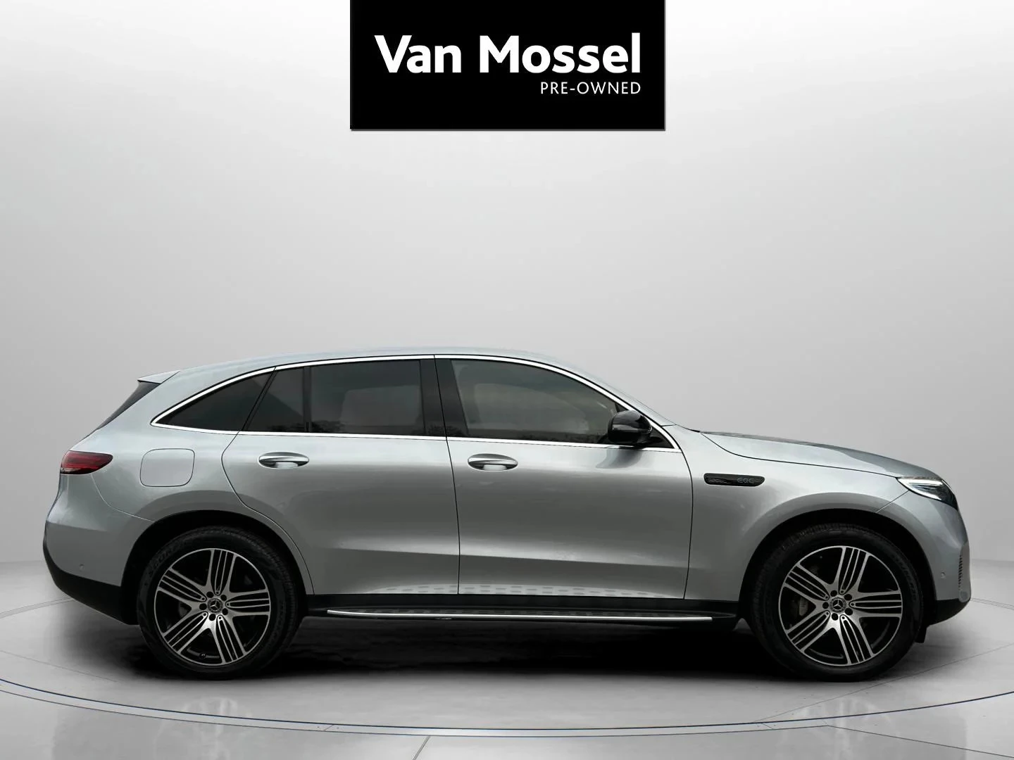 Mercedes-Benz-EQC-image-3