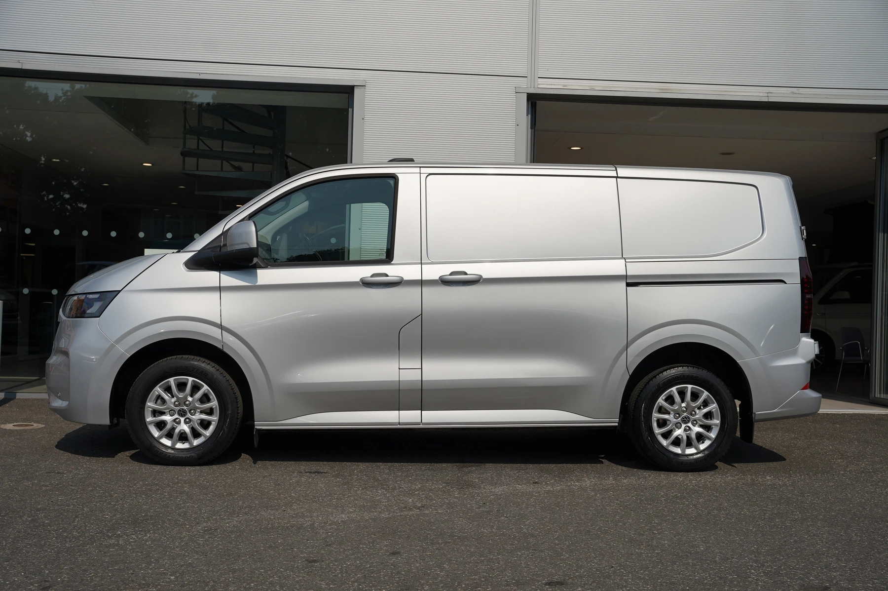 Volkswagen-Transporter-image-13