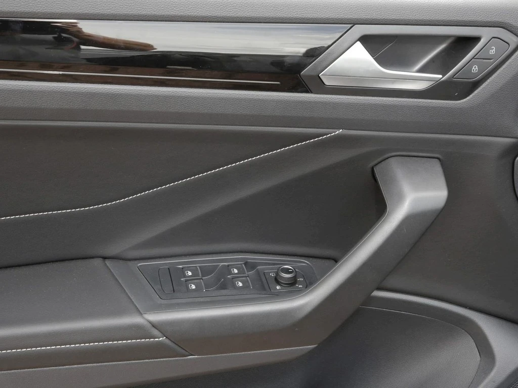 Volkswagen-T-Roc-image-17