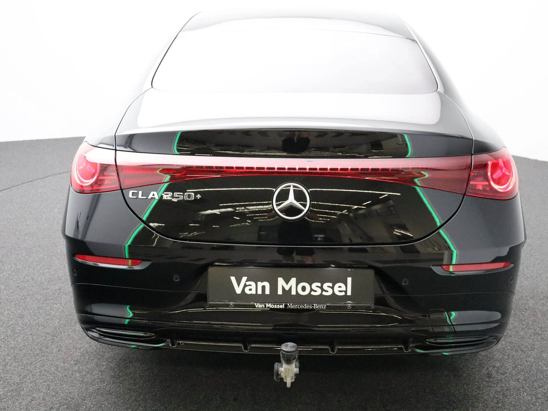 Mercedes-Benz-CLA-image-24